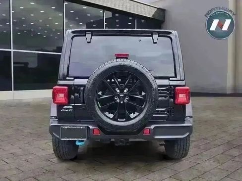 Used 2024 Jeep Wrangler Sahara image 4