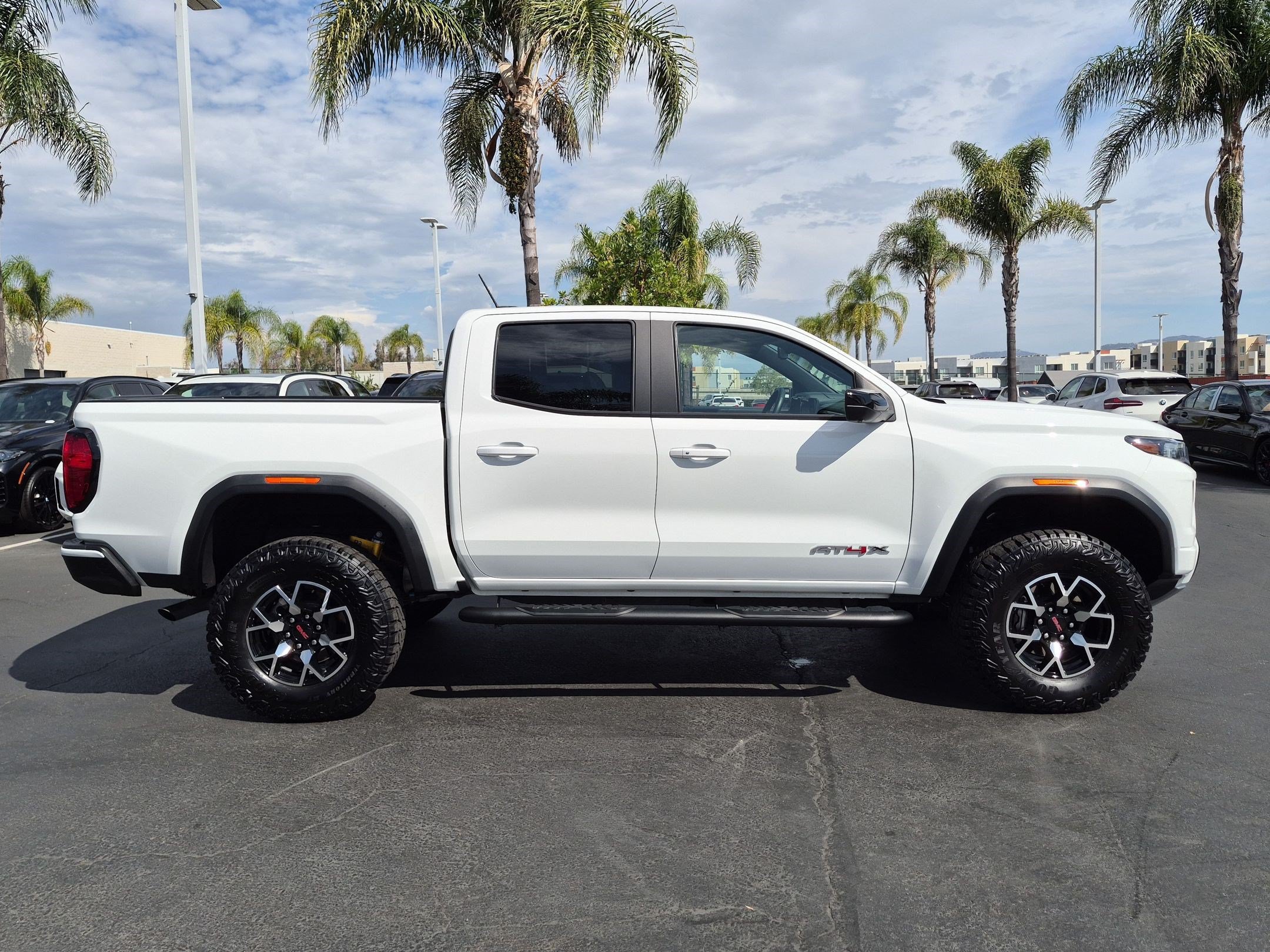Used 2024 GMC Canyon AT4X AWD/4WD image 11