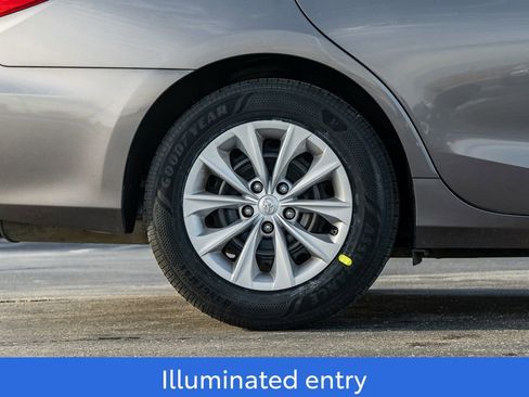 Used 2016 Toyota Camry LE image 9