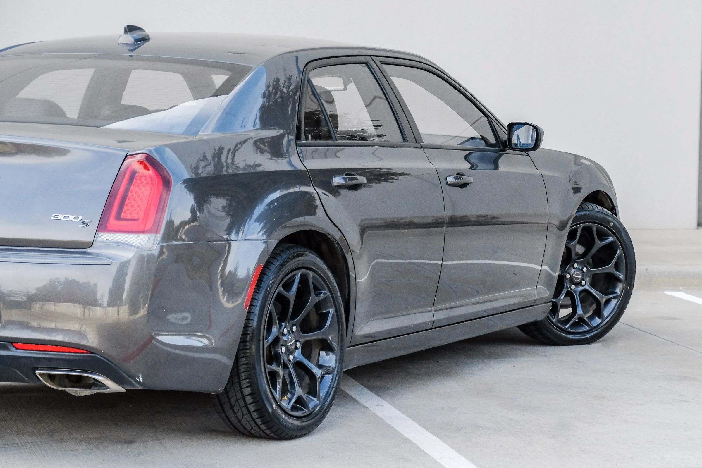 Used 2019 Chrysler 300 S RWD image 6
