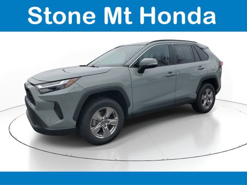 Used 2022 Toyota RAV4 XLE image 3
