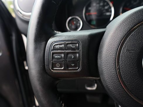Used 2017 Jeep Wrangler Sahara w/ Connectivity Group AWD/4WD image 23