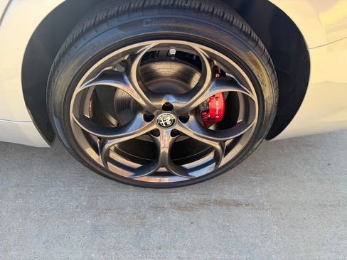Used 2019 Alfa Romeo Giulia Ti Sport w/ Quick Order Package 22S Sport AWD/4WD image 9