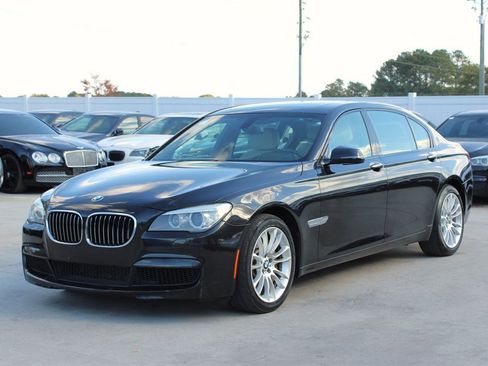 Used 2014 BMW 750Li xDrive image 3