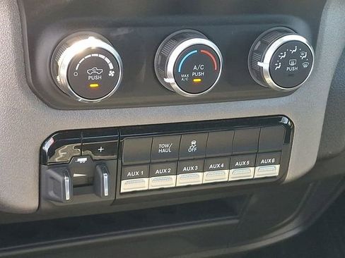 Used 2024 RAM 2500 Tradesman w/ Chrome Appearance Group AWD/4WD image 13