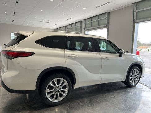 Used 2021 Toyota Highlander Limited AWD/4WD image 9