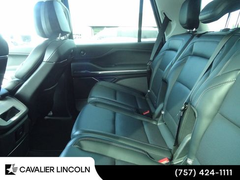 Used 2026 Lincoln Navigator L Premier AWD/4WD image 6