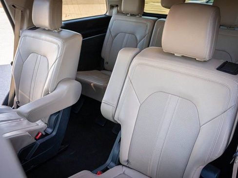 Used 2024 Ford Expedition Limited image 29