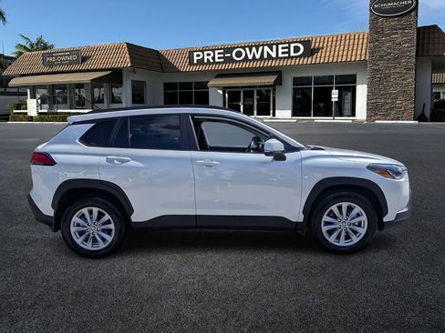 Used 2024 Toyota Corolla Cross LE w/ Moonroof Package image 8