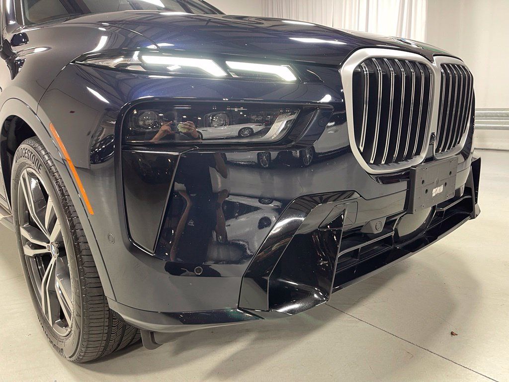 Used 2023 BMW X7 xDrive40i w/ M Sport Package AWD/4WD image 11