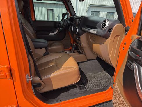 Used 2013 Jeep Wrangler Unlimited Rubicon w/ Connectivity Group AWD/4WD image 17