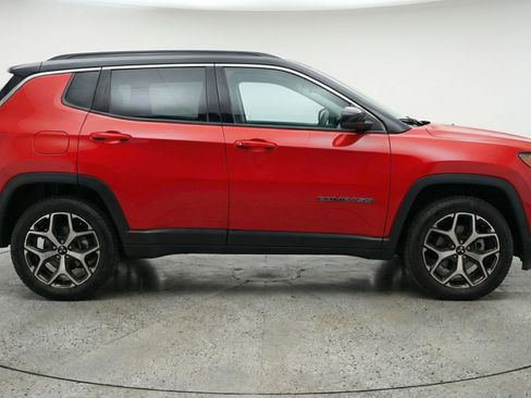Used 2025 Jeep Compass Limited image 11