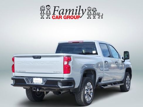 Used 2024 Chevrolet Silverado 2500 Custom w/ Custom Convenience Package image 4