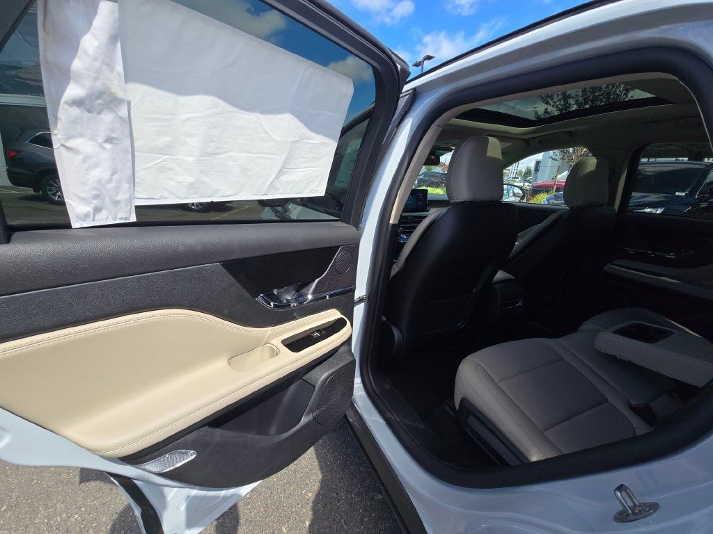 New 2025 Lincoln Corsair Grand Touring w/ Jet Appearance Package AWD/4WD image 15
