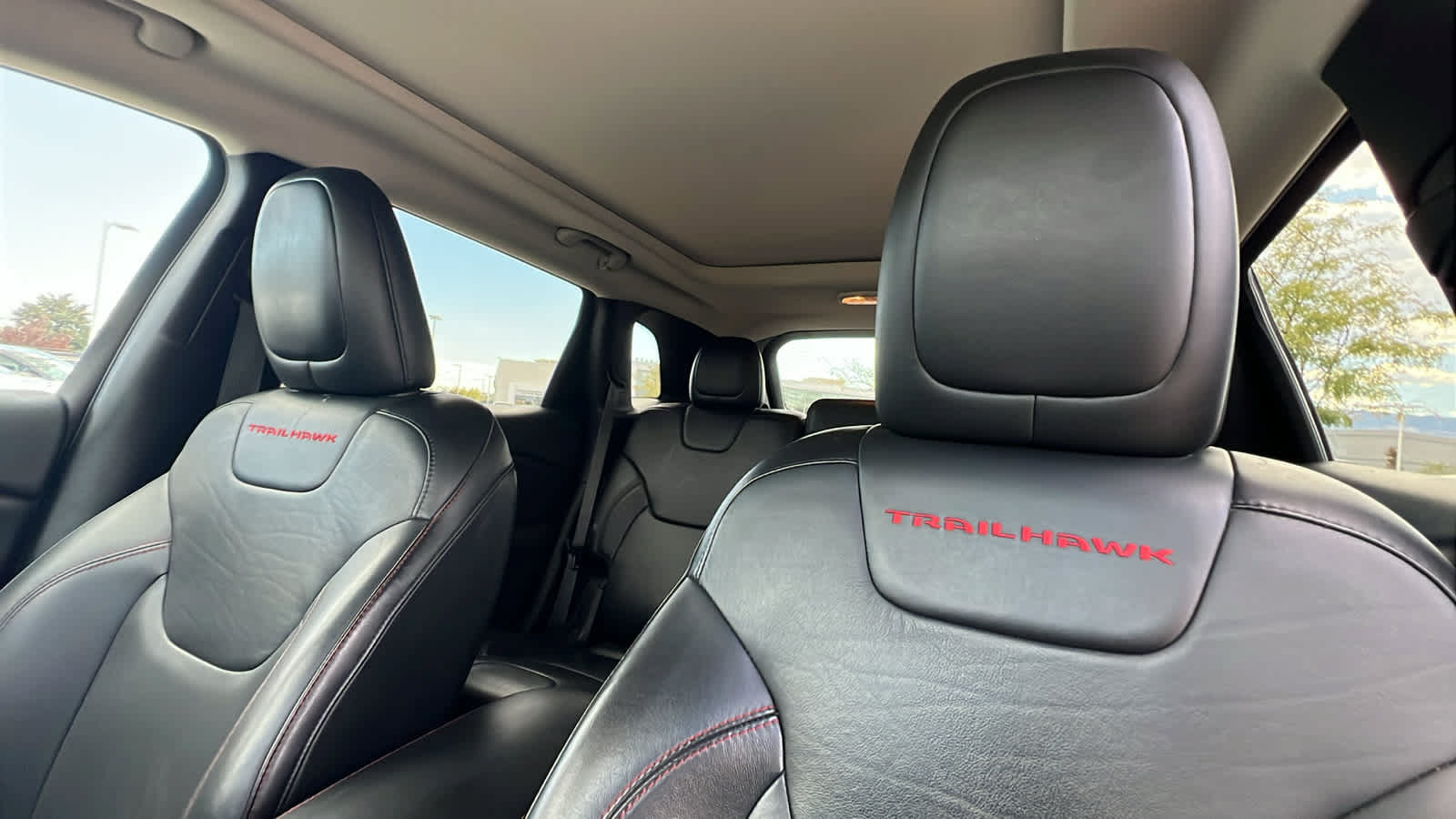 Used 2014 Jeep Cherokee Trailhawk w/ Comfort/Convenience Group AWD/4WD image 11