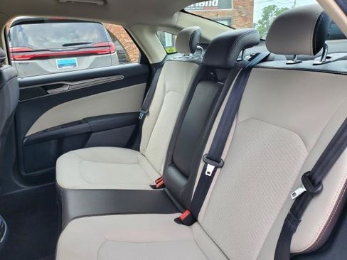 Used 2019 Ford Fusion SE w/ Equipment Group 151A FWD image 24