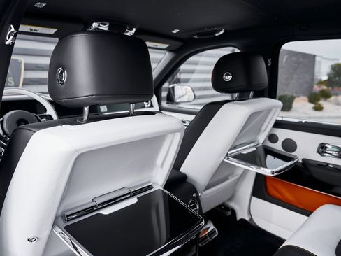 Used 2026 Rolls-Royce Cullinan AWD/4WD image 45