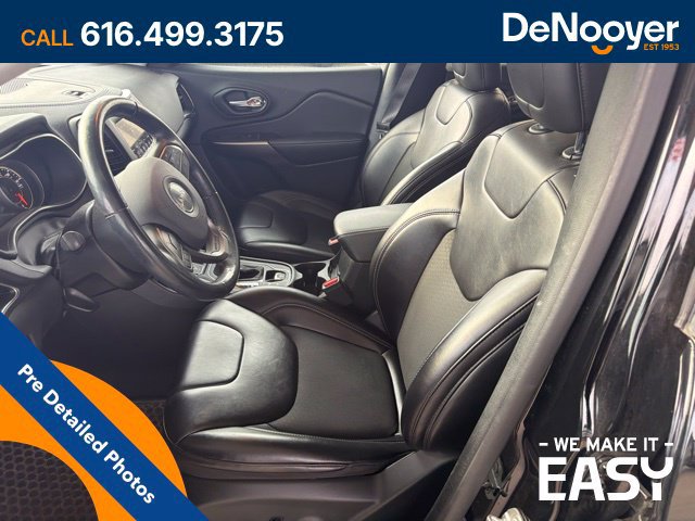 Used 2020 Jeep Cherokee Latitude Plus w/ Cold Weather Group AWD/4WD image 9
