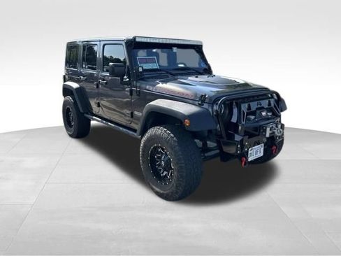 Used 2017 Jeep Wrangler Unlimited Rubicon AWD/4WD image 4