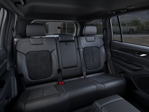 New 2026 Jeep Grand Cherokee Altitude AWD/4WD image 24