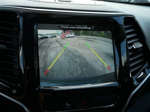Used 2020 Jeep Cherokee Limited AWD/4WD image 27
