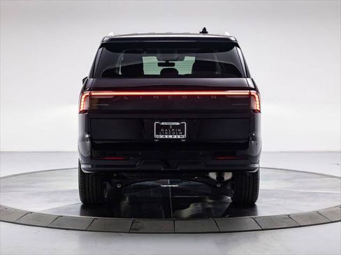 New 2027 Lincoln Navigator Premiere RWD image 4