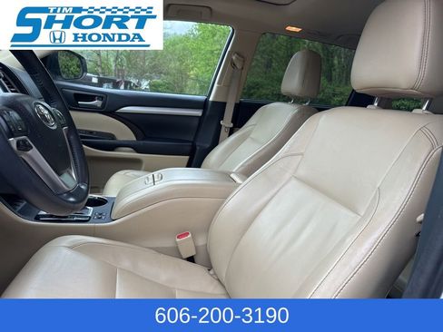 Used 2016 Toyota Highlander XLE image 11