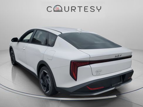 New 2025 Kia K4 EX image 2