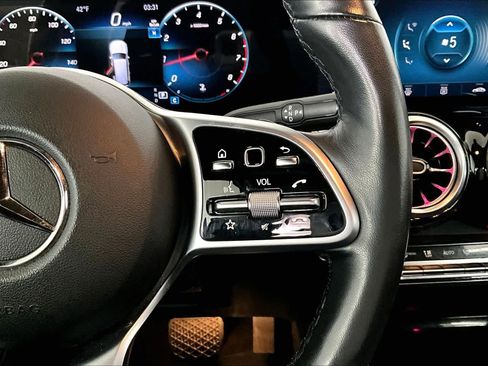 Used 2023 Mercedes-Benz GLB 250 4MATIC image 24