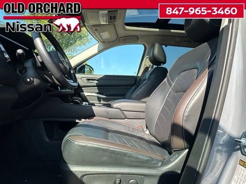 Used 2023 Nissan Pathfinder Platinum w/ Cargo Package AWD/4WD image 10