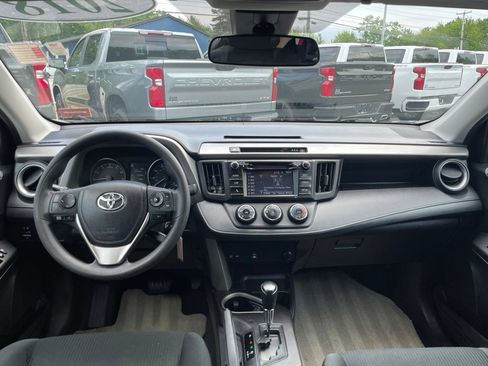 Used 2018 Toyota RAV4 LE w/ Carpet Mat Package AWD/4WD image 9