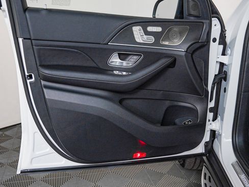 New 2026 Mercedes-Benz GLS 580 4MATIC image 25