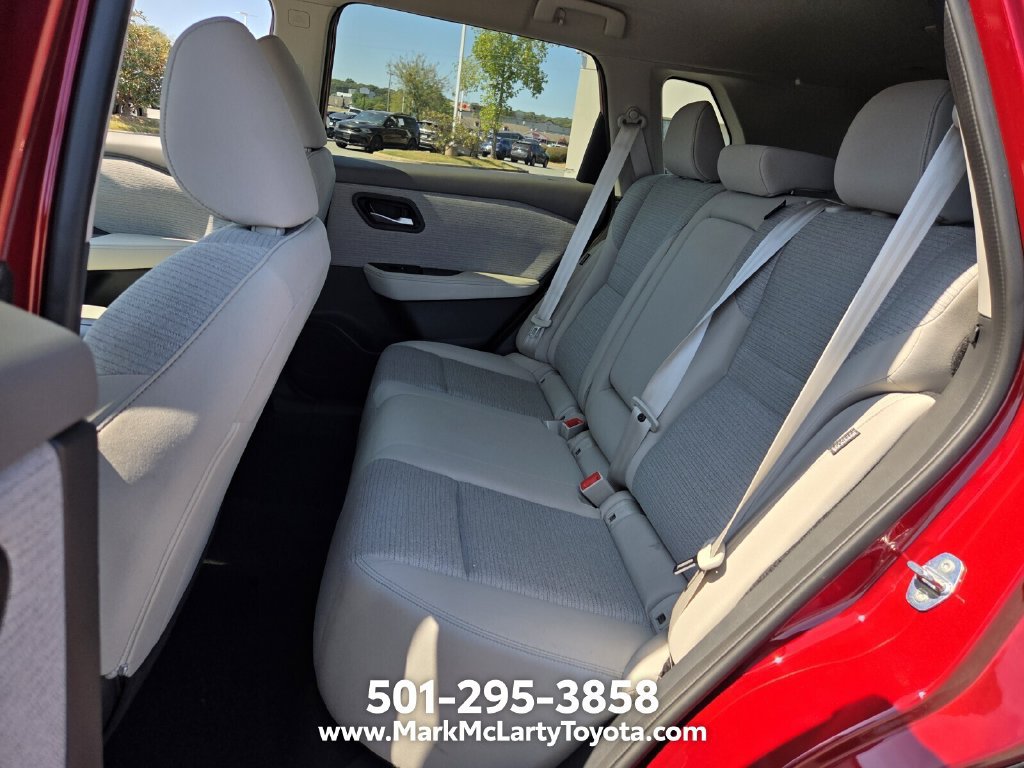 Used 2023 Nissan Rogue SV FWD image 10