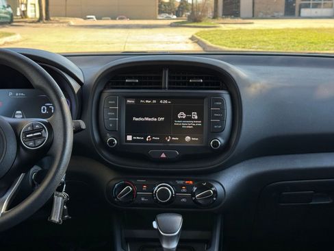 Used 2025 Kia Soul LX w/ LX Technology Package image 17