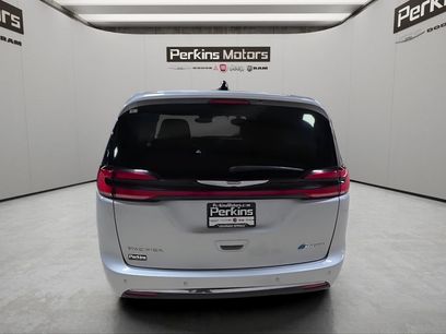 Used 2024 Chrysler Pacifica Limited