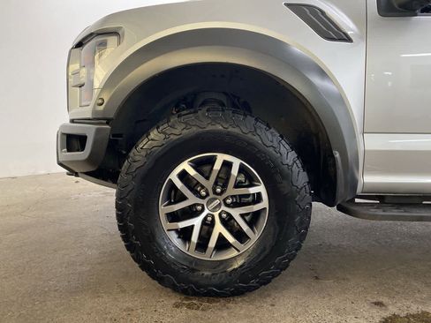 Used 2018 Ford F150 Raptor w/ Equipment Group 802A Luxury image 11