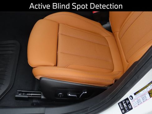 New 2026 BMW 330i xDrive Sedan w/ Premium Package AWD/4WD image 12