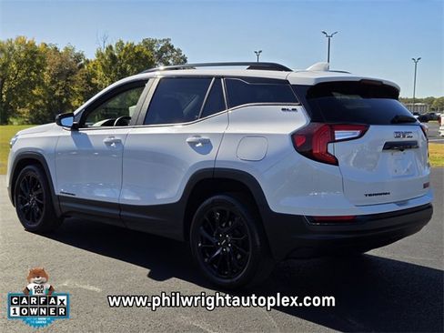 Used 2024 GMC Terrain SLE w/ Driver Convenience Package image 5