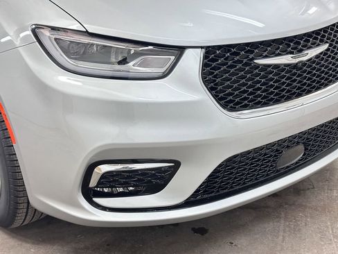 New 2026 Chrysler Pacifica Select image 12