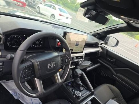 Used 2025 Toyota 4Runner TRD Off-Road Premium AWD/4WD image 8