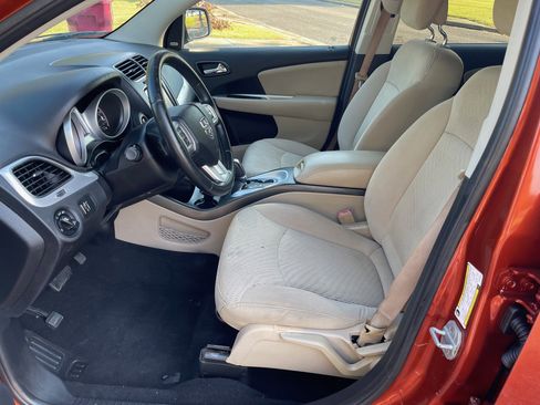 Used 2013 Dodge Journey SXT w/ Flexible Seating Group image 9