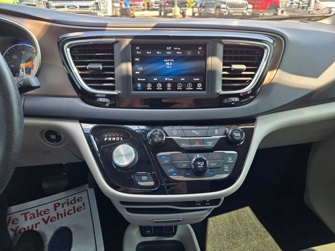 Used 2019 Chrysler Pacifica Touring Plus FWD image 20