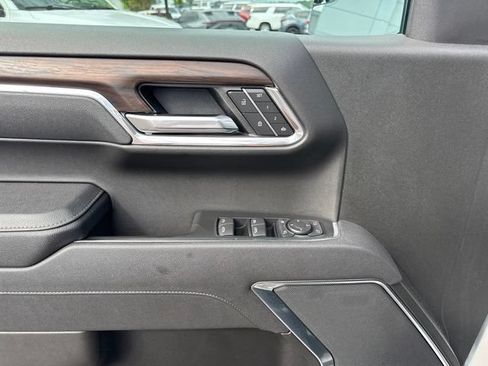 Used 2025 GMC Sierra 1500 SLT AWD/4WD image 12