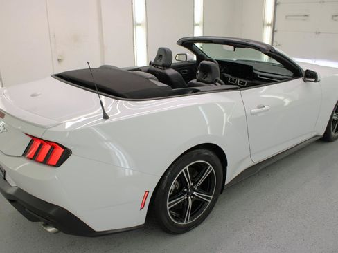 Used 2025 Ford Mustang Premium RWD image 10