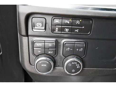 Used 2025 Chevrolet Suburban LT AWD/4WD image 24
