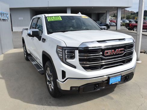 Certified 2022 GMC Sierra 1500 SLT w/ SLT Convenience Package AWD/4WD image 9
