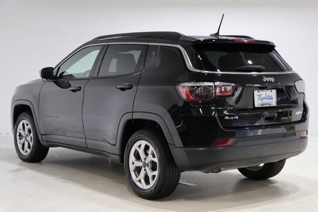 Used 2025 Jeep Compass Latitude w/ Sun & Sound Group AWD/4WD image 5