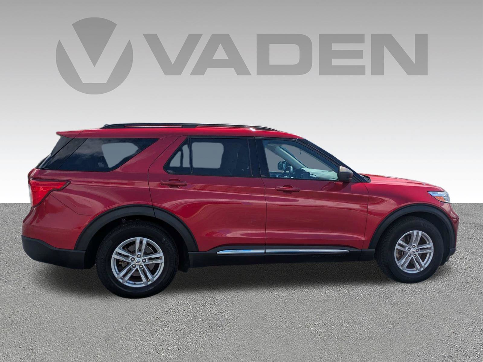 Used 2021 Ford Explorer XLT w/ Equipment Group 202A RWD image 26