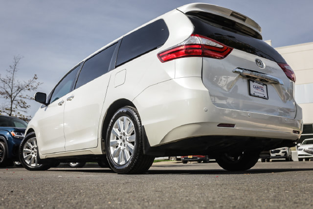 Used 2016 Toyota Sienna Limited Premium FWD image 2