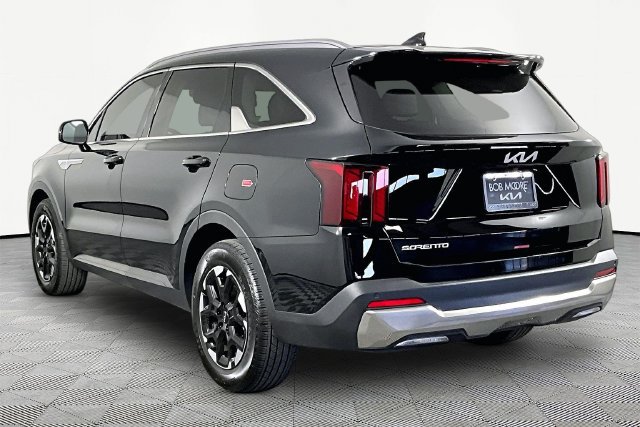 Certified 2026 Kia Sorento S w/ S Panoramic Sunroof Package FWD image 4